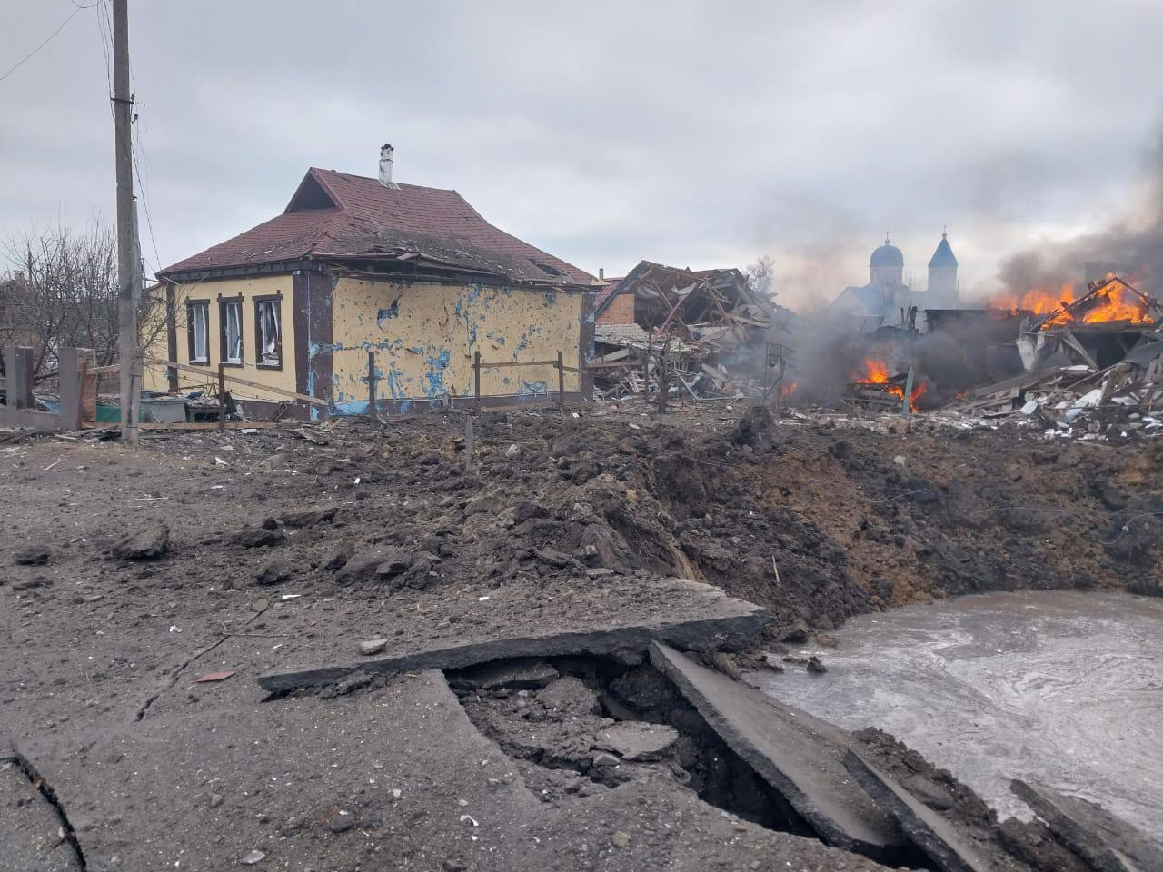Один загиблий, семеро поранених: наслідки ракетного удару по Боровій на Харківщині