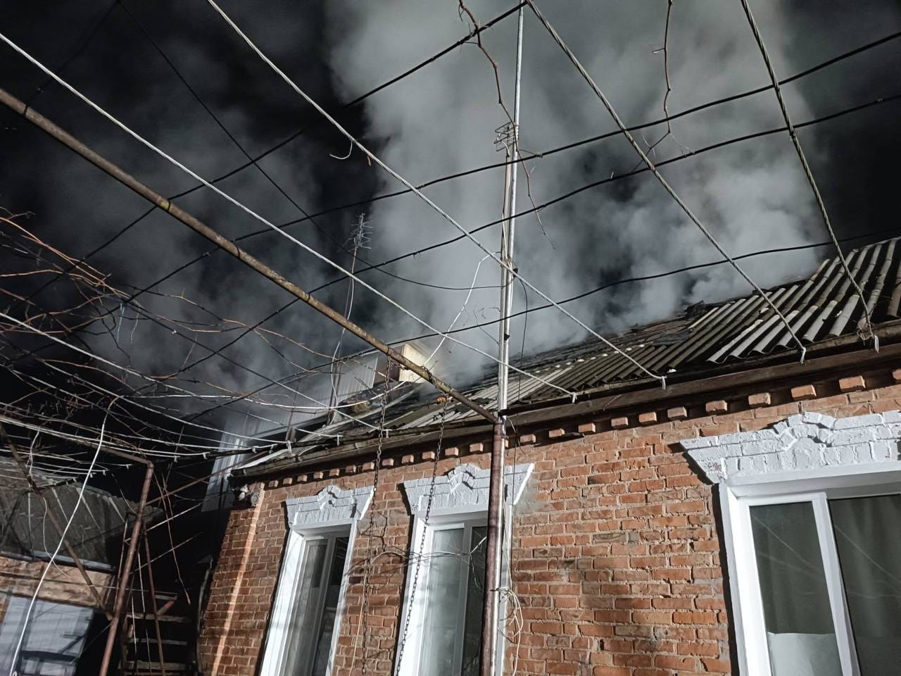 П’ять пожеж через обстріли ліквідували рятувальники Харківщини за добу
