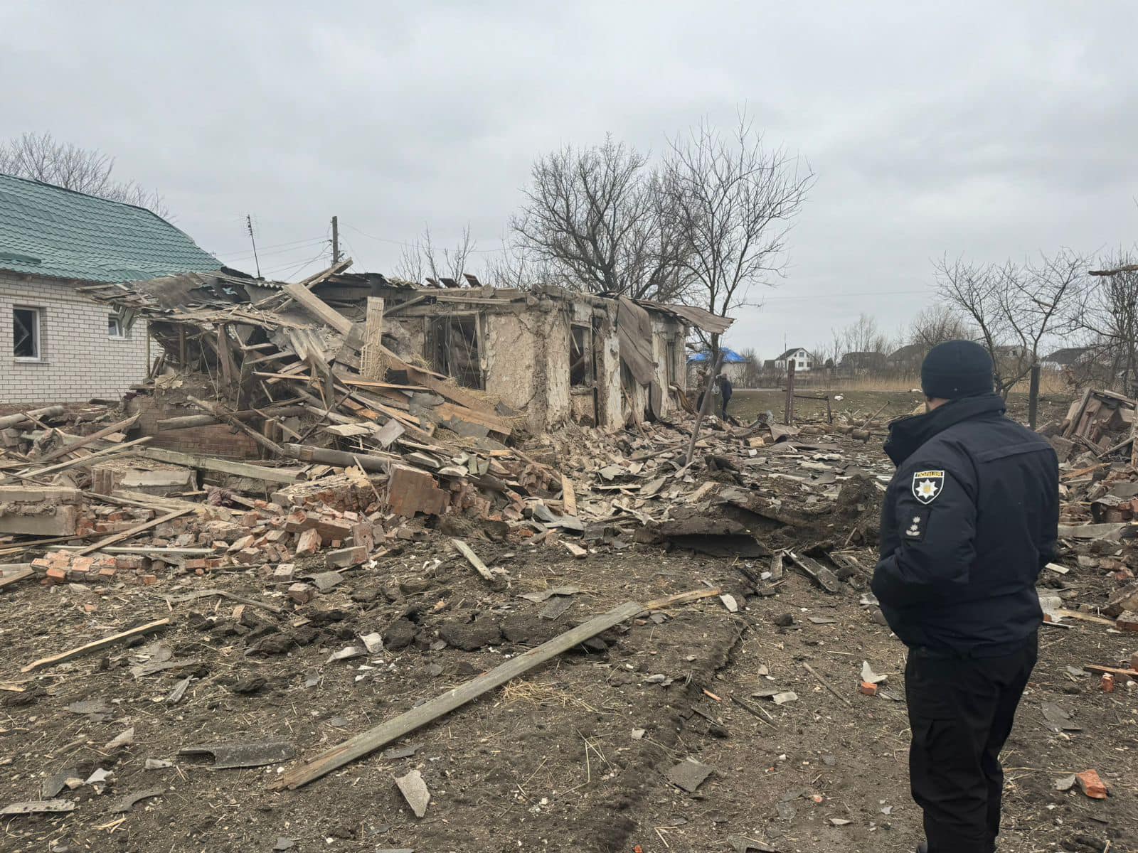 Зранку окупанти скинули авіабомби на Вовчанськ: загинула жінка