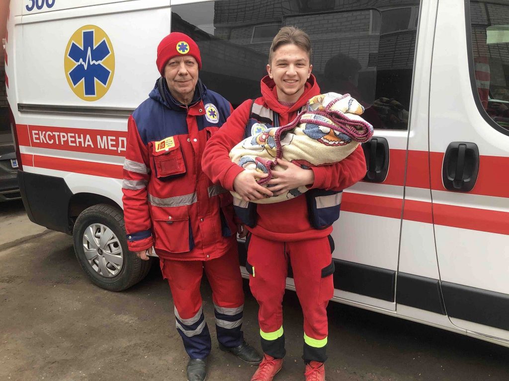 На Харківщині в машині «швидкої допомоги» народилась дівчинка