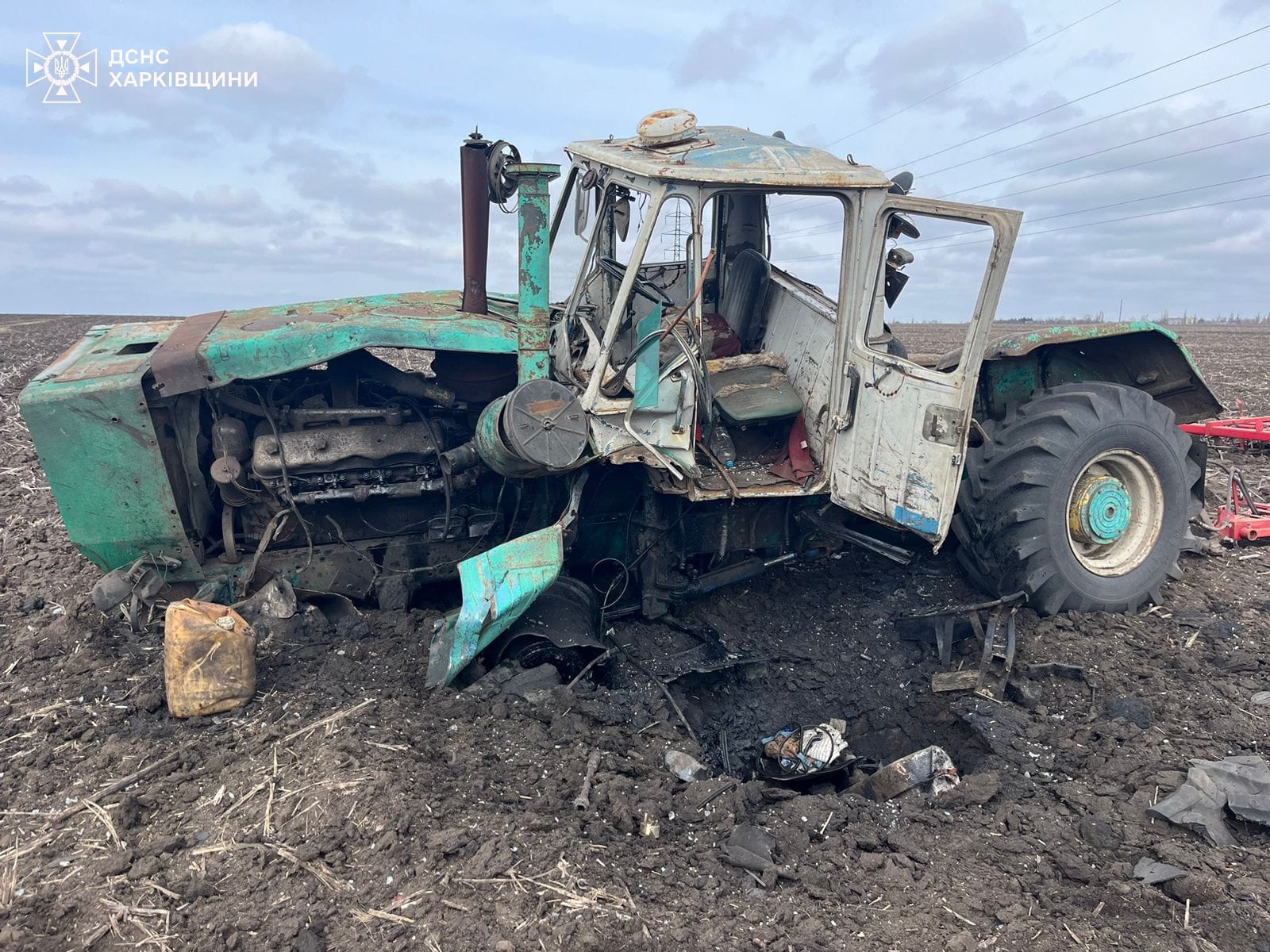 Сьогодні в Ізюмському районі на міні підірвався трактор: тракториста поранено