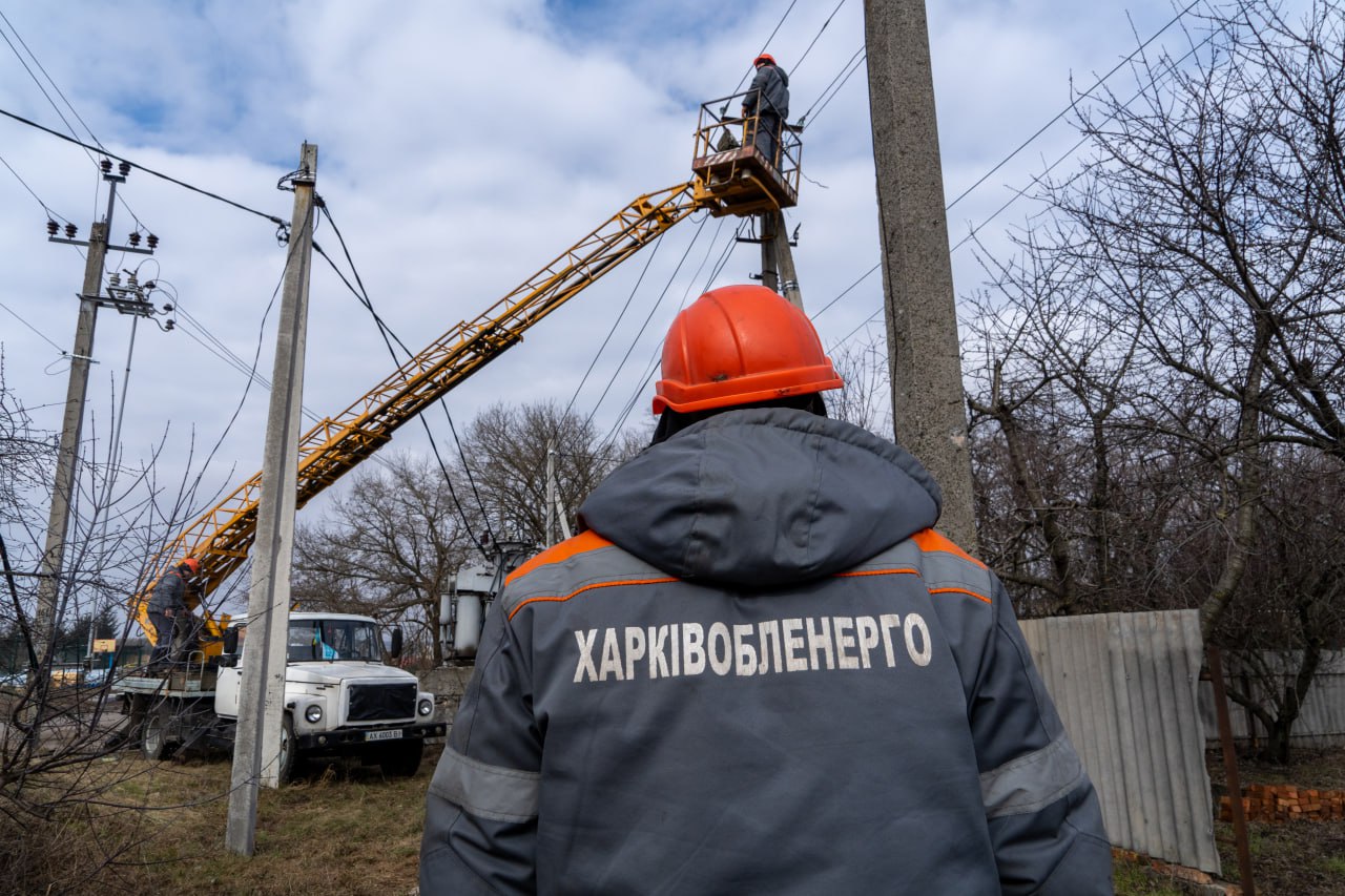 Енергетики Харківщини повернули світло до 1500 осель в прикордонній громаді
