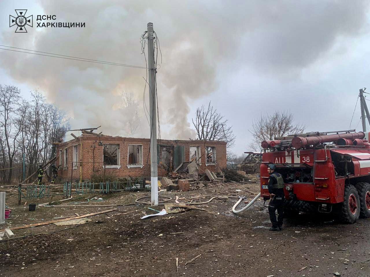 Рятувальники ліквідували наслідки ракетного удару по сільському медзакладу на Харківщині