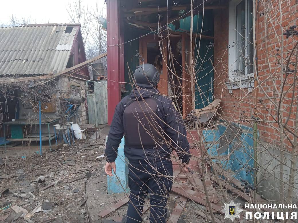 Поліція Харківщини показала наслідки обстрілу Вовчанська: пошкоджені будинки, вбито цивільного