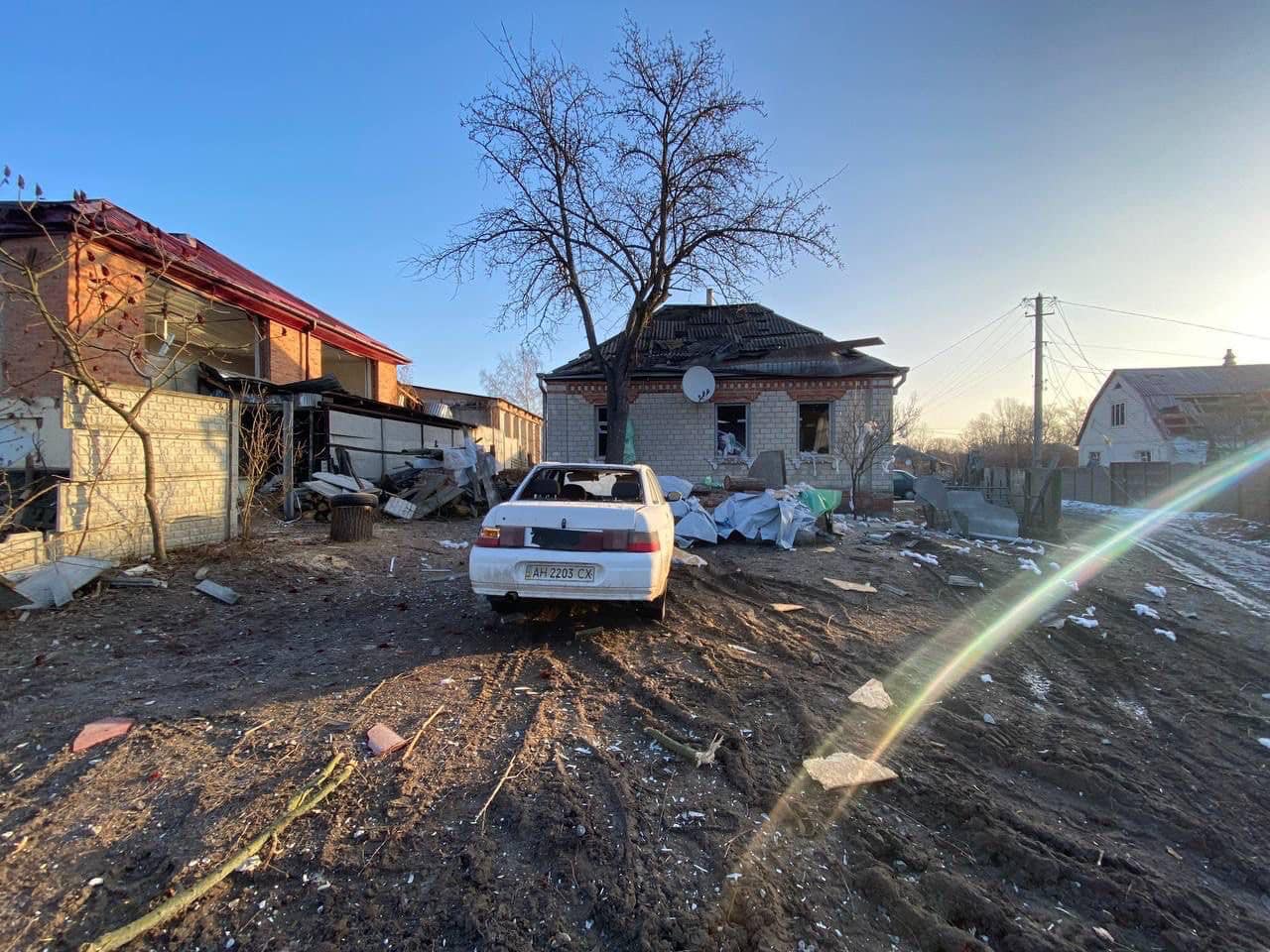По Липцям на Харківщині окупанти вдарили ракетами С-300: розбили будинки та водонапірну вежу