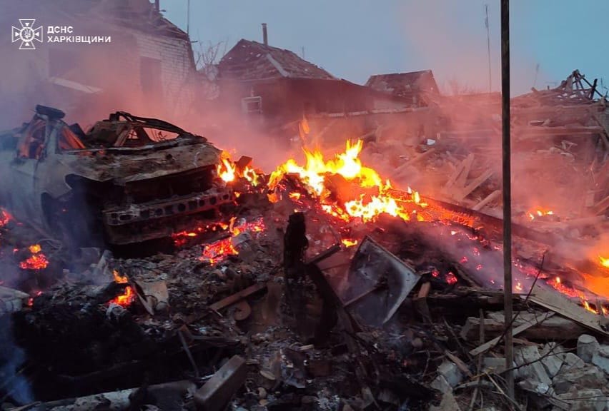 В ДСНС показали наслідки бомбардування середмістя Вовчанська