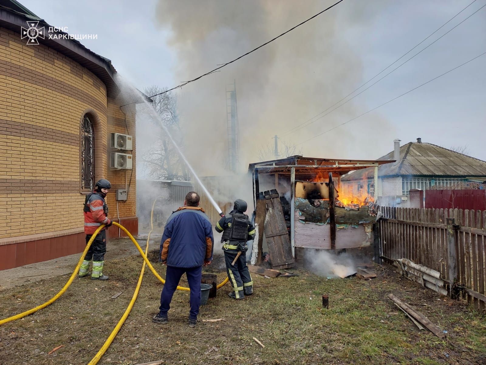 Через обстріли на Харківщині сталися пожежі в двох районах