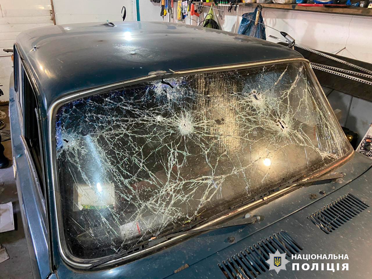 Під обстріли потрапили будинки та автівка з цивільними: поліція показала наслідки ударів по Харківщині