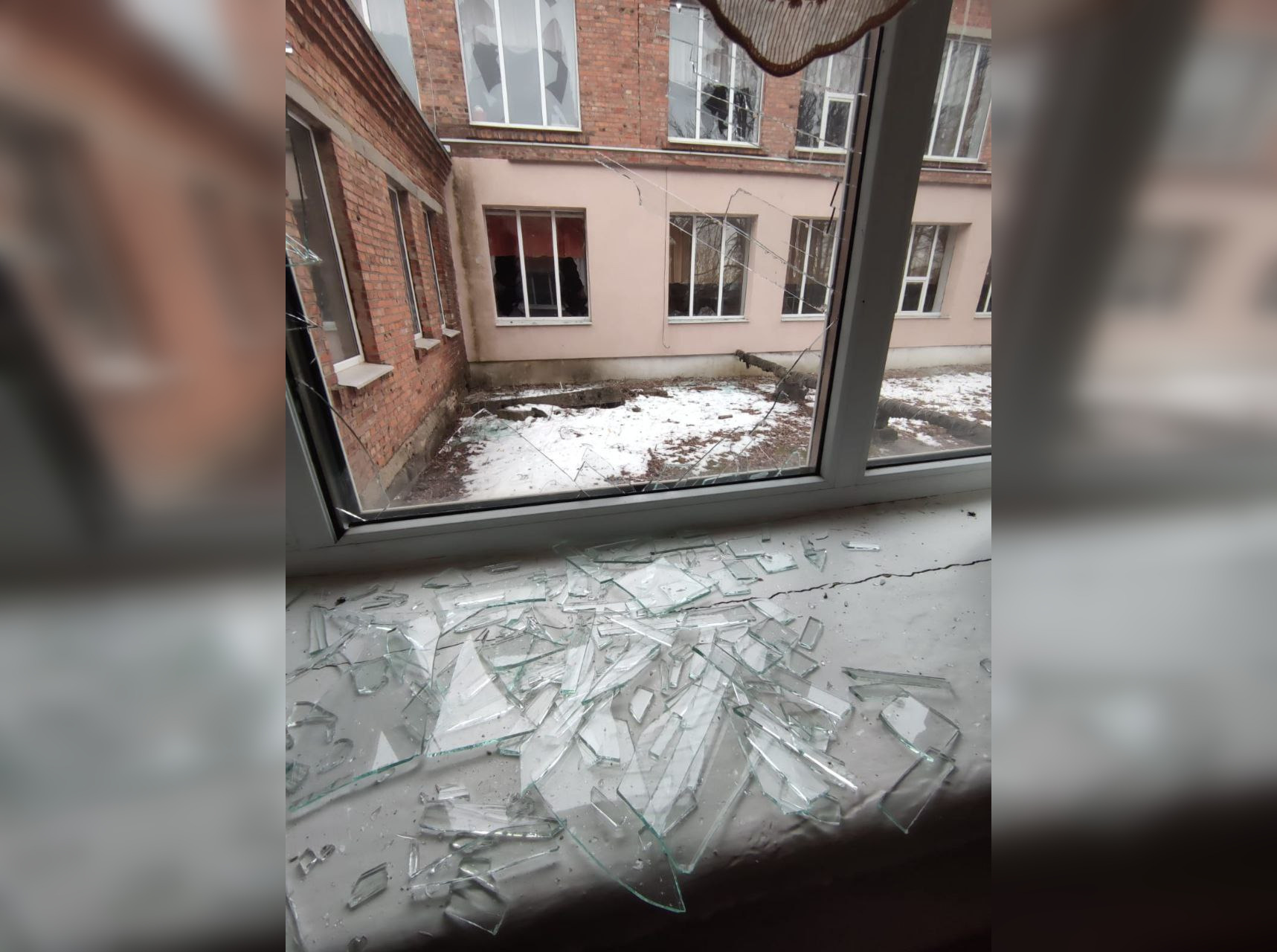 Пряме влучання: окупанти вдарили по ліцею у прикордонному селі на Харківщині