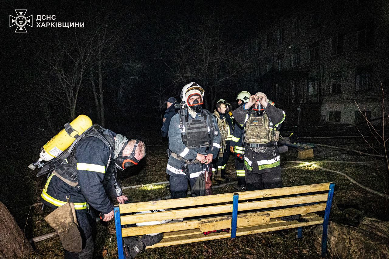 У Харкові під удар безпілотника потрапили рятувальники та поліцейські: є постраждалі