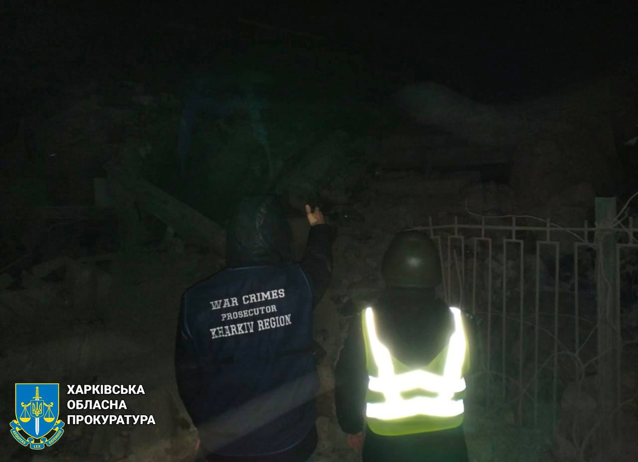 Вночі окупанти атакували безпілотниками село на Харківщині: прокурори зафіксували наслідки