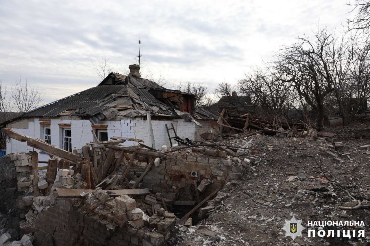 Зруйновані будинки, пожежа на цвинтарі та поранена жінка: наслідки обстрілів Харківщини