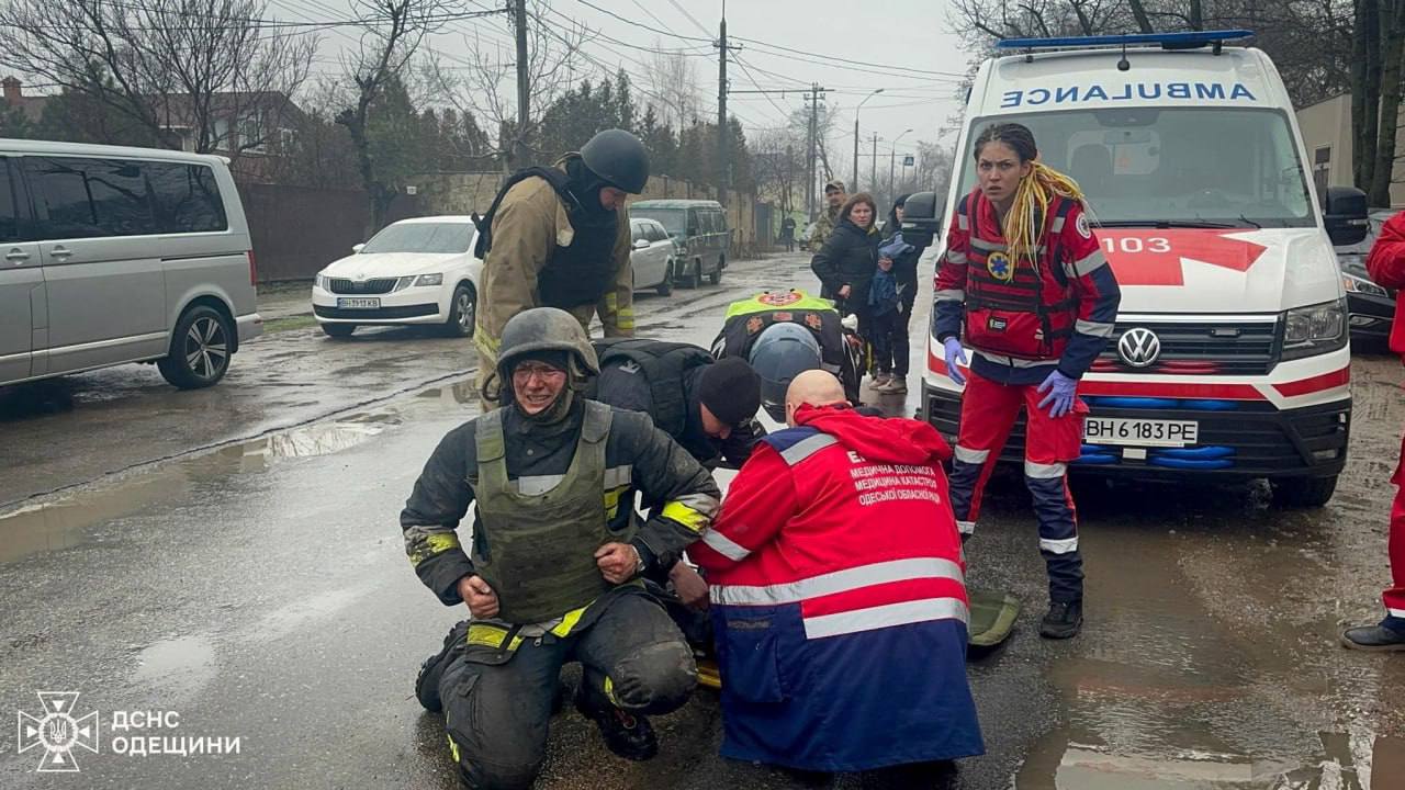 Унаслідок ракетного удару в Одесі загинули 16 осіб, 73 поранені