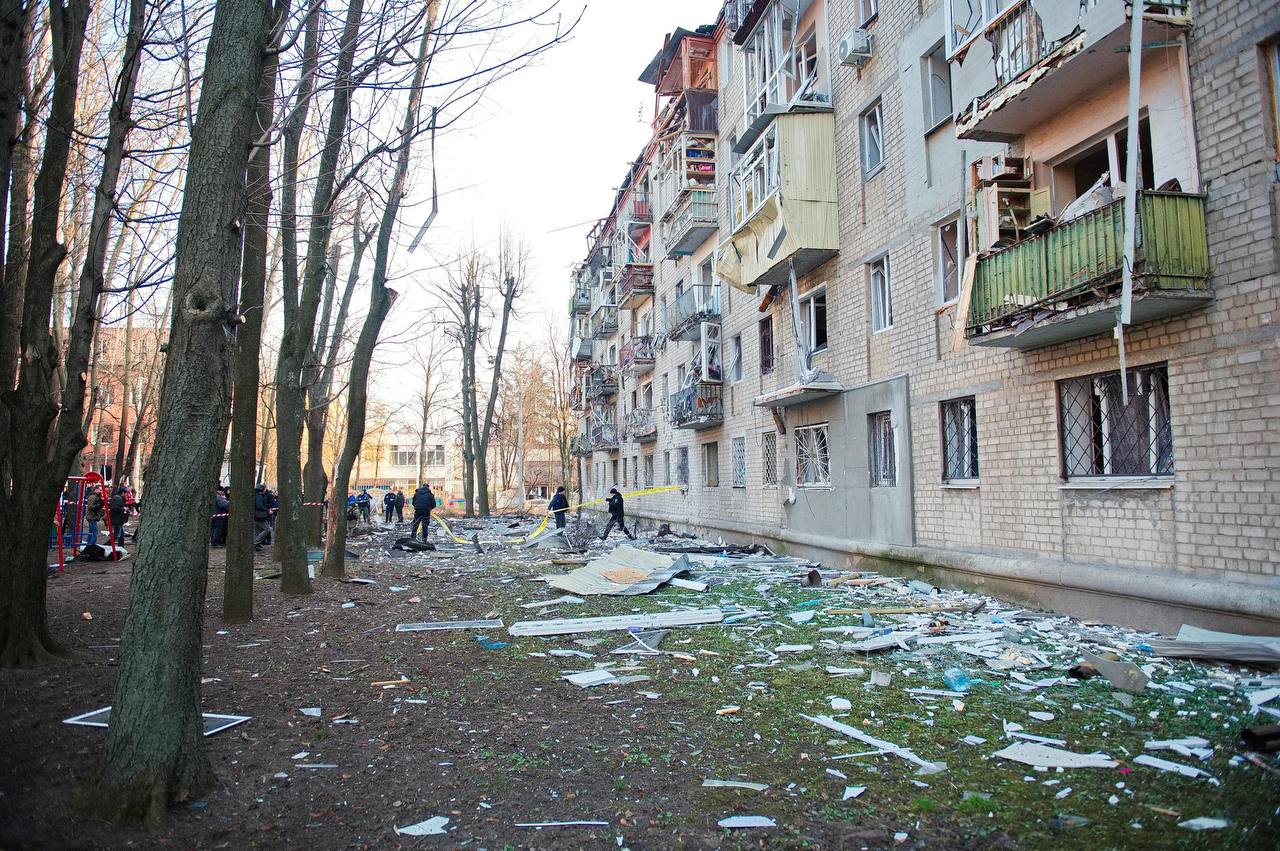 Наслідки обстрілу Шевченківського району (фото)