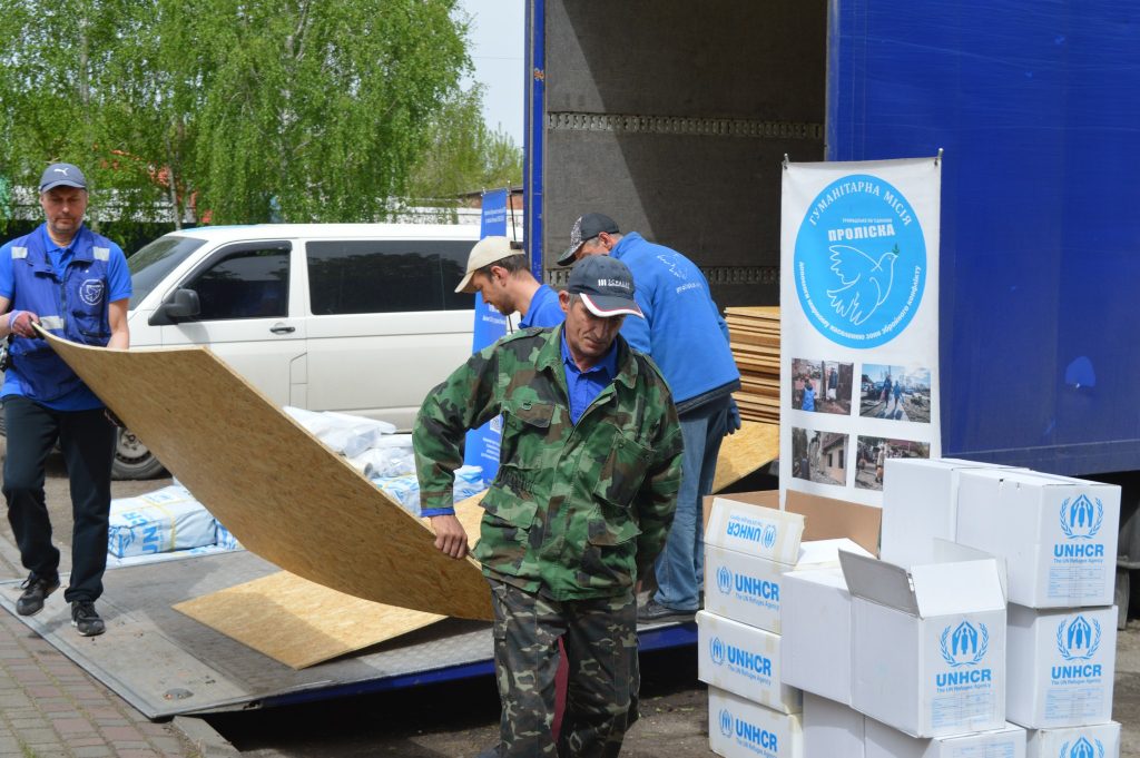 У Золочеві ліквідовують наслідки подвійного ракетного удару