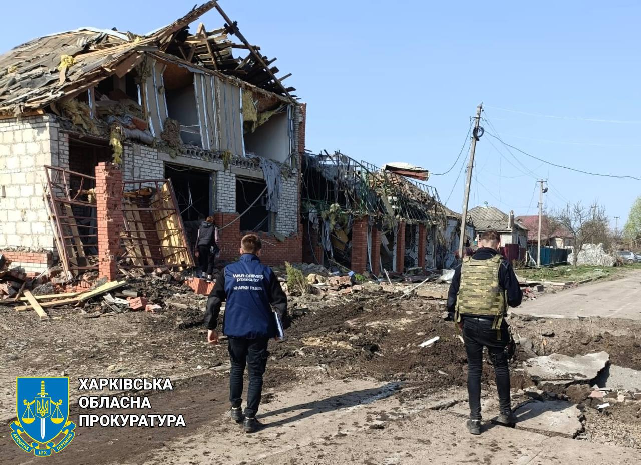Удари по житлових будинках на Харківщині авіабомбою та ракетою «Гром»: прокуратура показала наслідки