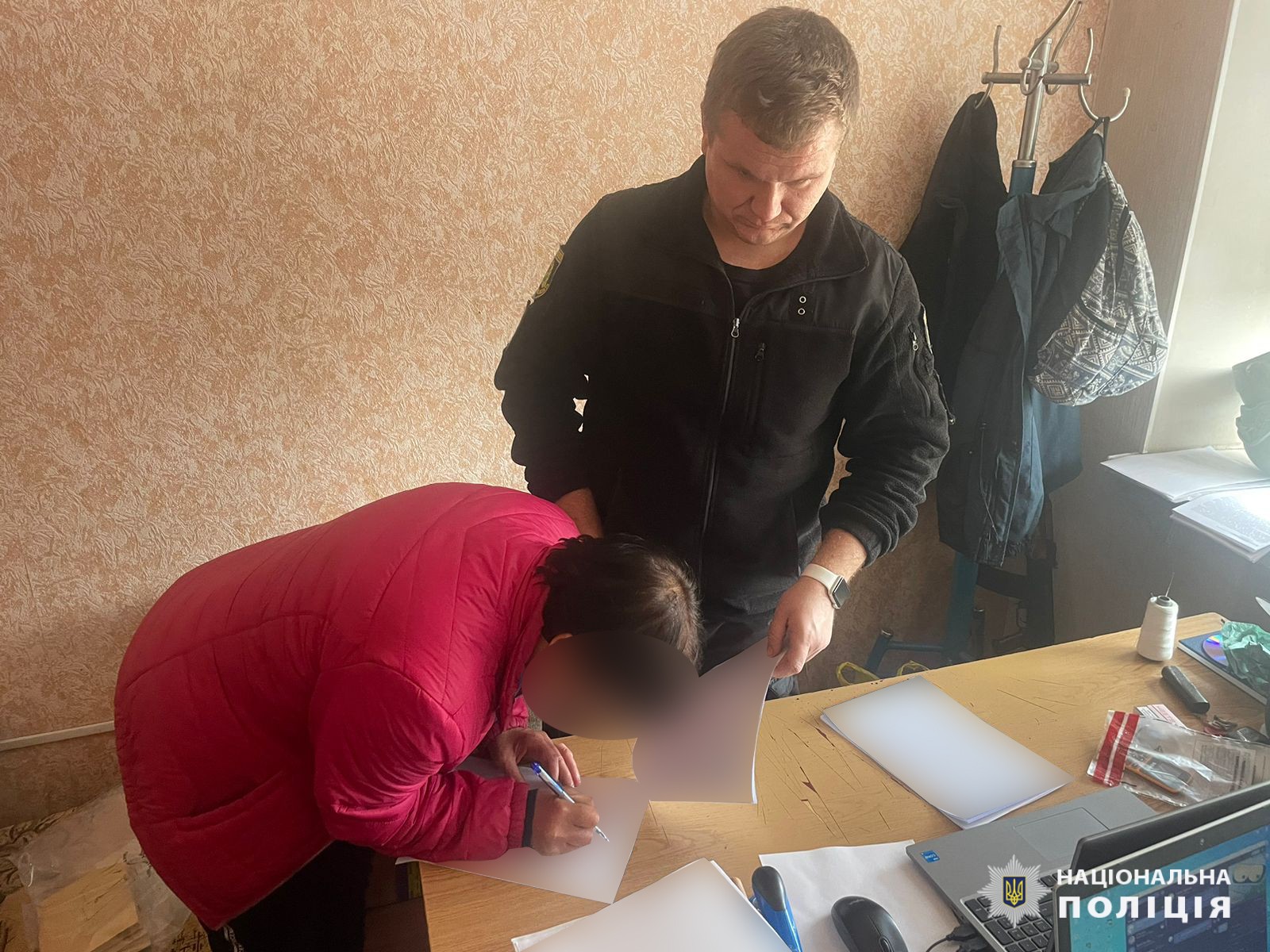 На Харківщині затримали жінку, яка намагалася зарізати власного брата