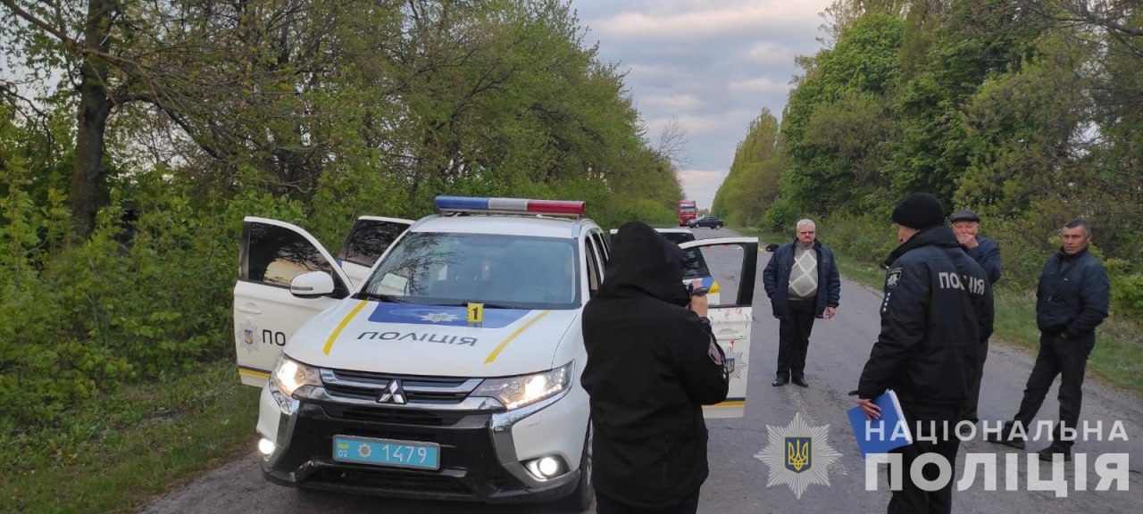 Поліція розшукує зловмисників, які вночі розстріляли поліцейських на Вінниччині: один з правоохоронців загинув