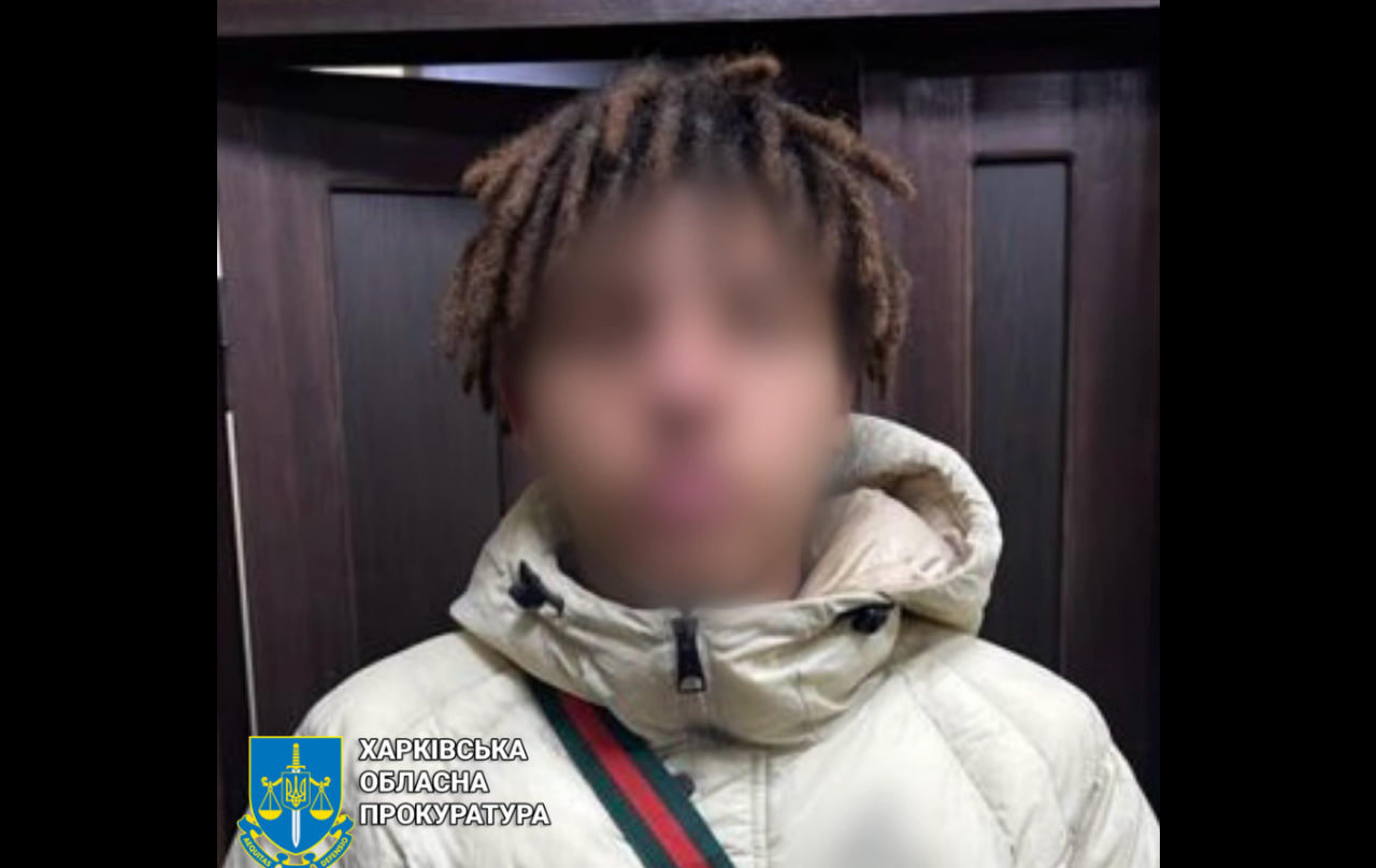 Вручено підозру неповнолітньому, який влаштував бійку біля ТЦ у Харкові