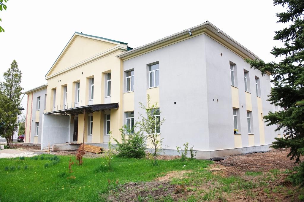 У Старому Салтові ремонтують будівлю амбулаторії та ЦНАПу: вартість робіт майже 74 млн грн