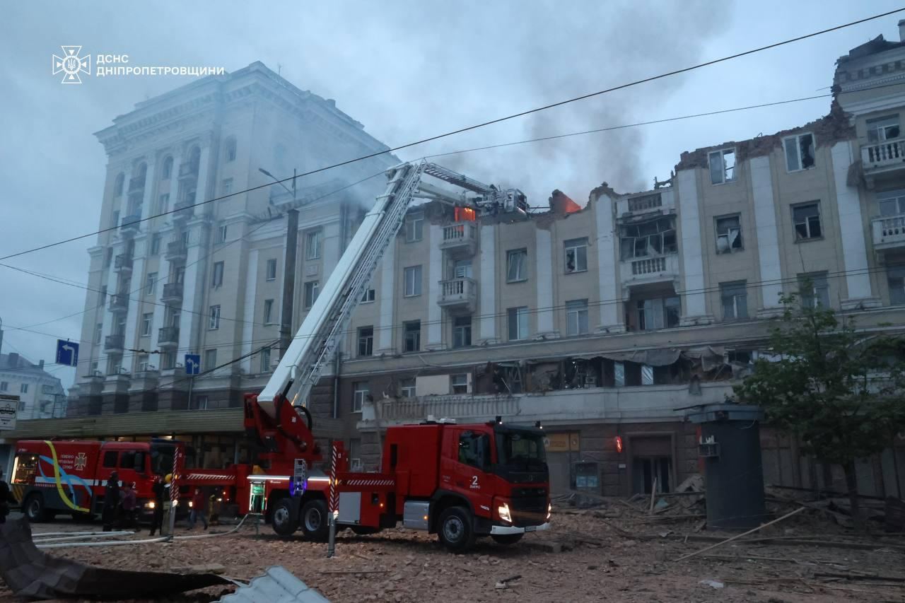 Вісім загиблих, 29 постраждалих: наслідки масованої ракетної атаки на Дніпропетровщину