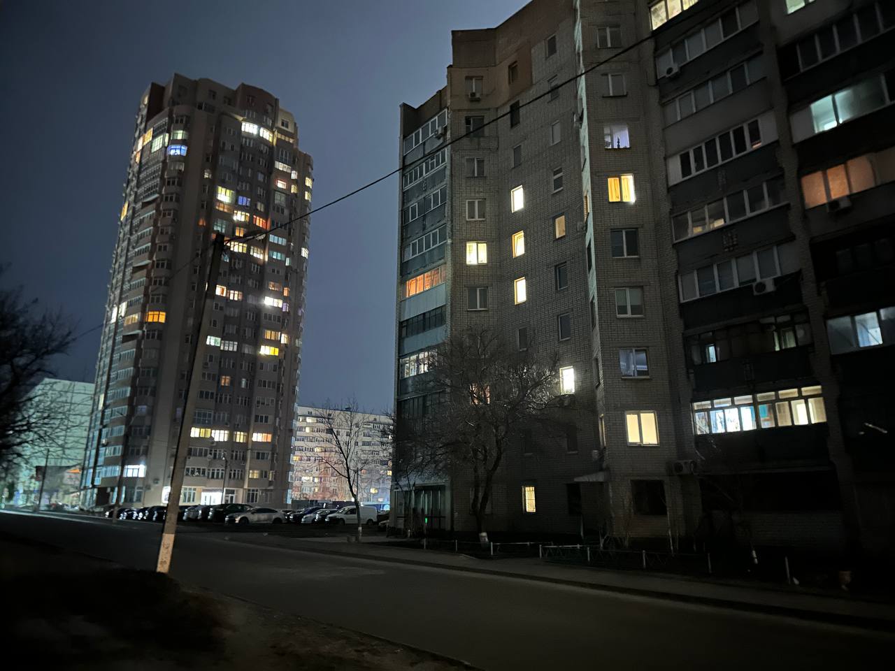 Відключення електроенергії не за графіком та чому «є світло в сусіда»: пояснення «Харківобленерго»