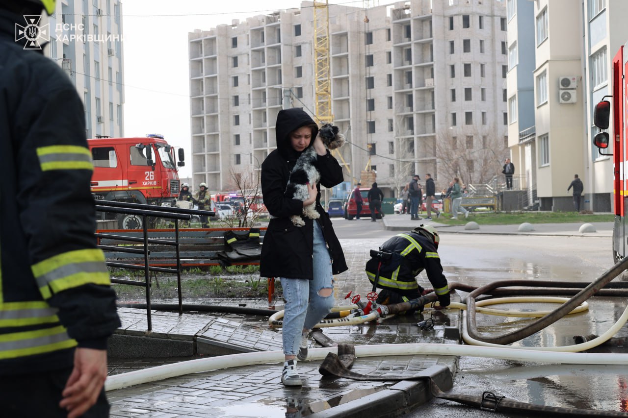 У Харкові горіла дев’ятиповерхівка, рятувальники евакуювали 10 людей