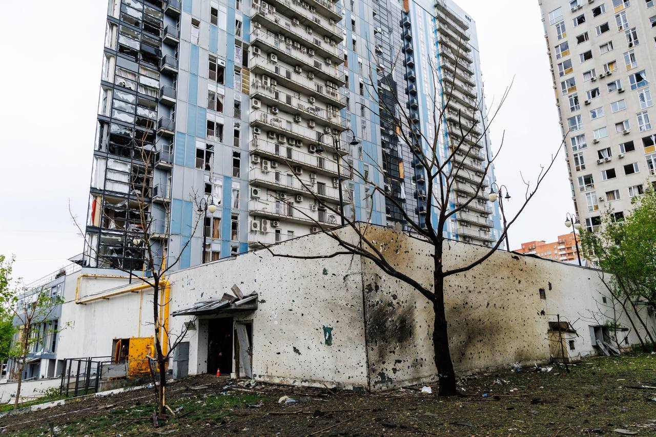 Чергова гучна ніч у Харкові: армія рф вдарила двома ракетами по житловому комплексу