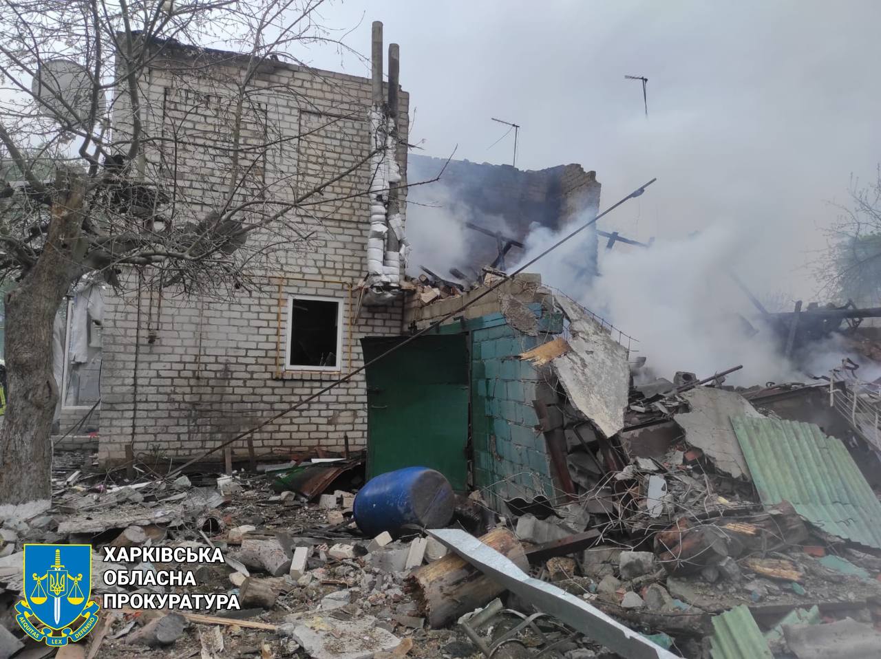 На Харківський район скинули шість авіаційних боєприпасів: пошкоджені будинки, навчальний заклад, енергооб’єкт