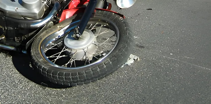 На Харківщині мотоцикліст після зіткнення з авто потрапив в реанімацію
