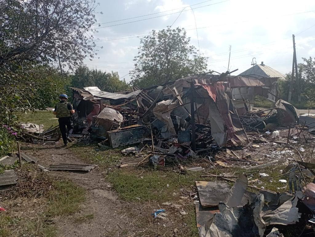 Двоє загиблих, четверо поранених: наслідки удару авіабомбою по Харківщині