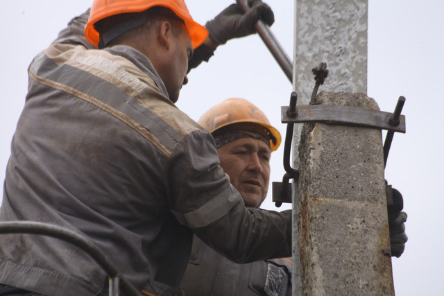 В одному з найбільш зруйнованих сіл Харківщини відновлено електропостачання