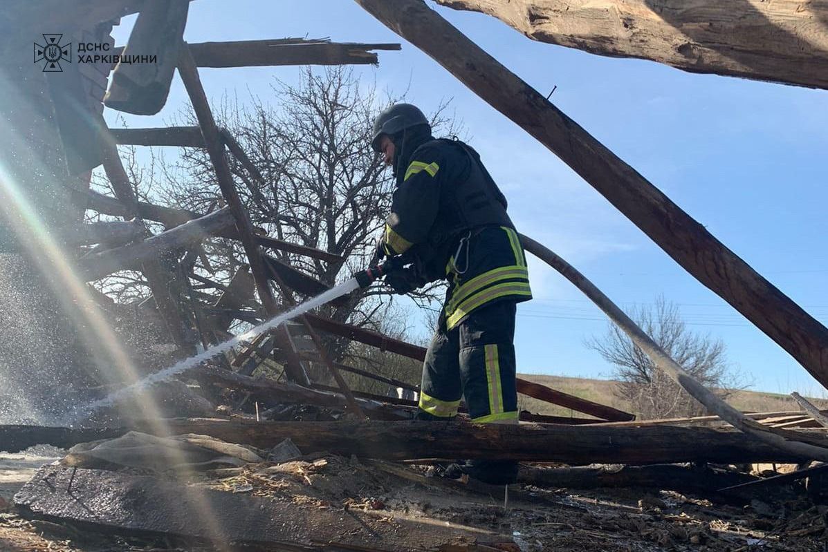 Чотири пожежі спричинили ворожі обстріли на Харківщині