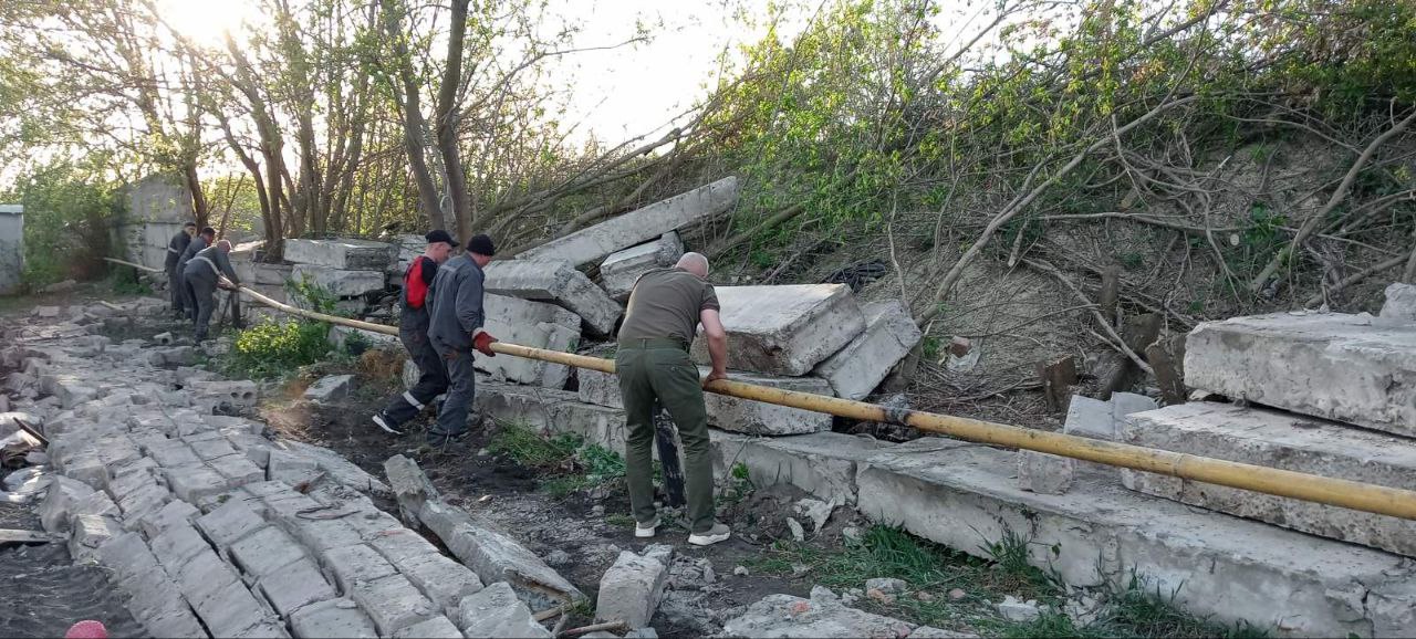 У Харкові внаслідок падіння бетонних плит пошкоджено газогін
