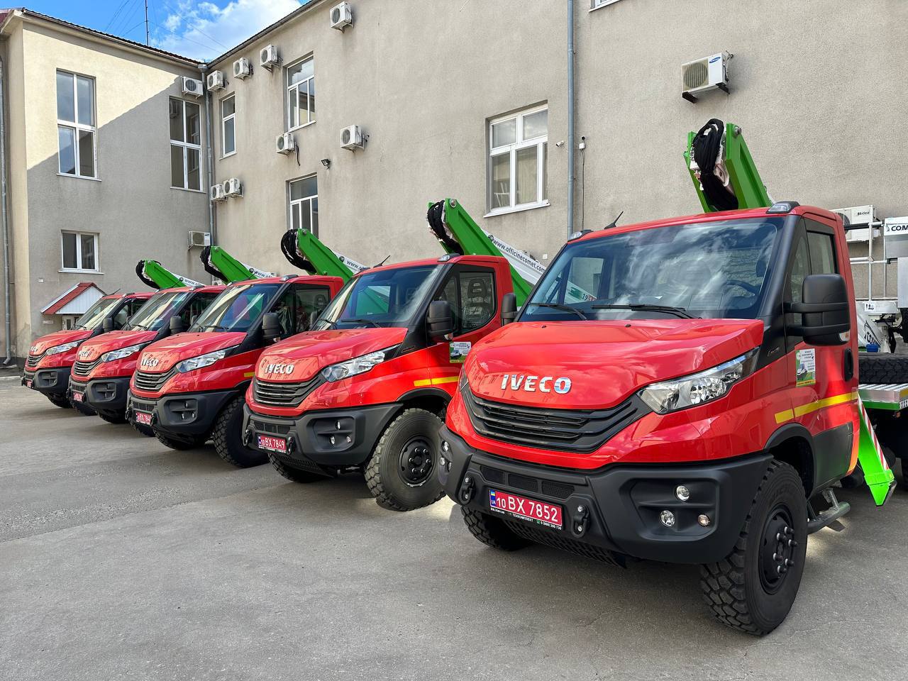 Харківські енергетики отримали дев’ять автовеж для ремонтних робіт
