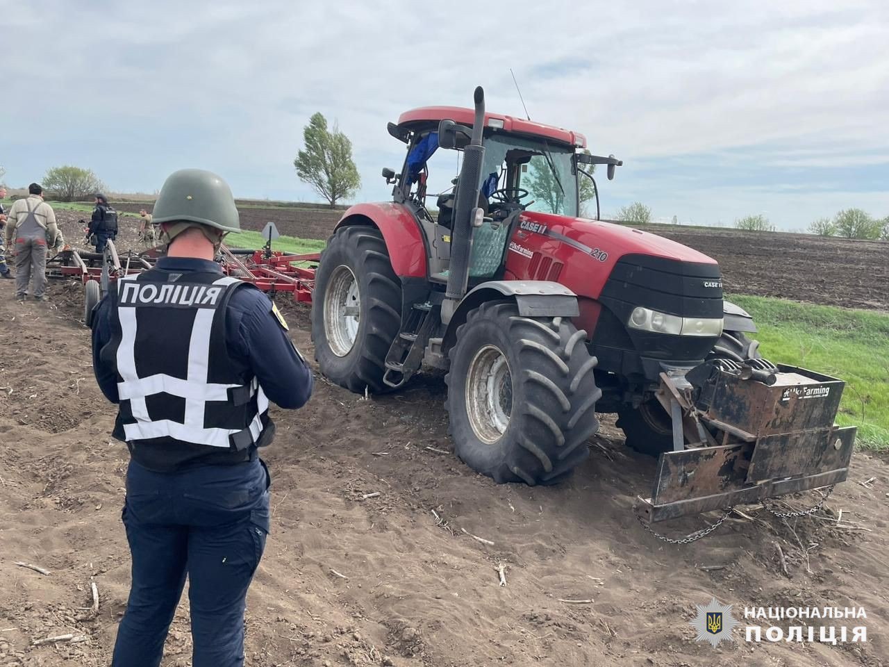 Поліція з’ясовує обставини підриву трактора на Харківщині
