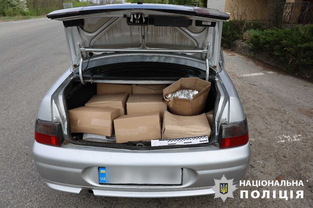 На Харківщині поліція викрила перевізника сурогатного алкоголю: було вилучено майже 500 літрів