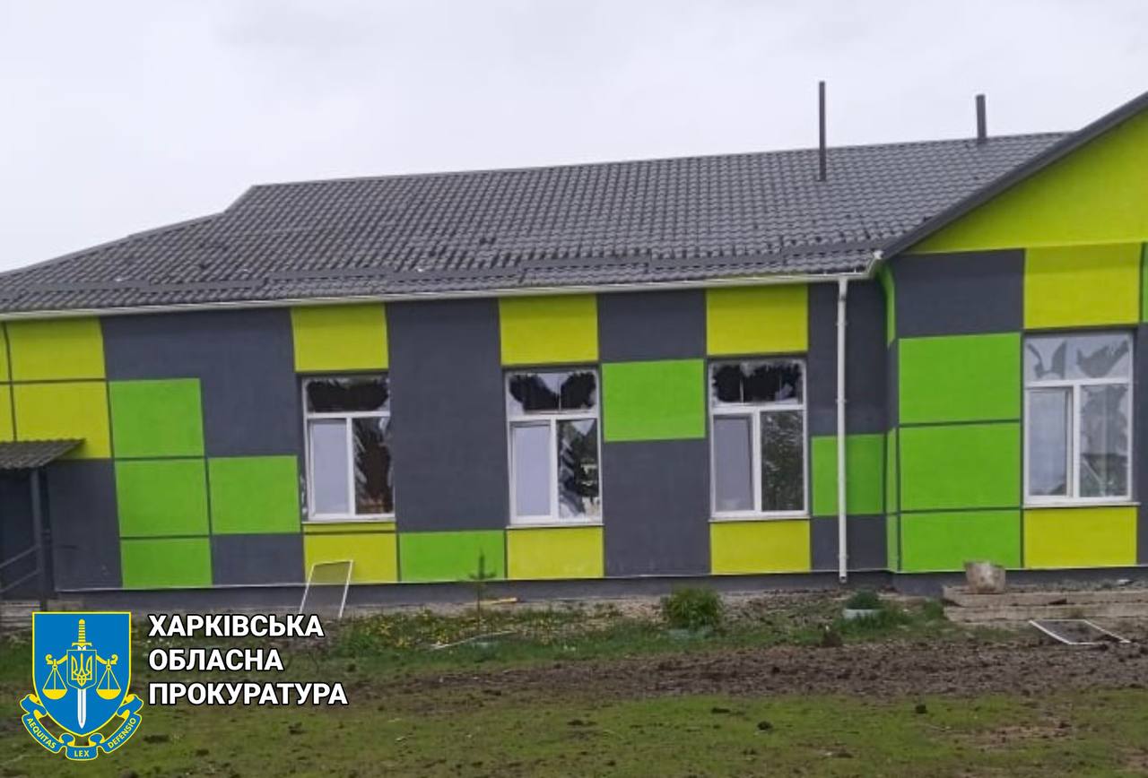 Окупанти завдали ракетного удару по селу на Харківщині: поранено чоловіка