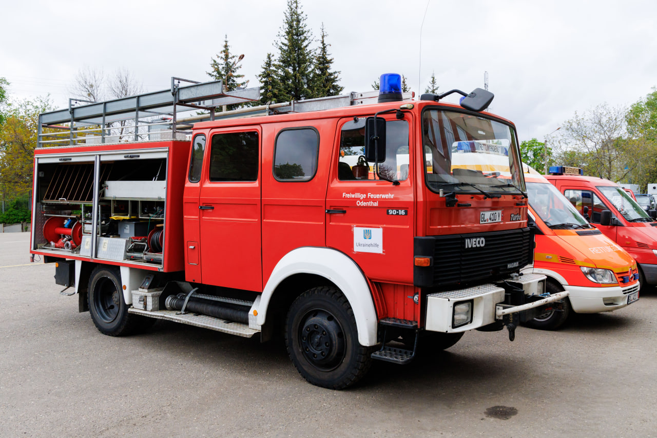 На Харківщині підрозділам ДСНС передали спецтехніку й обладнання