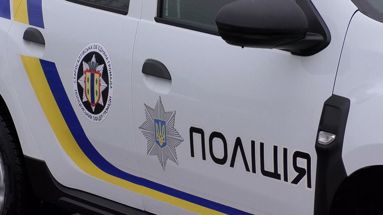 На Харківщині автівка вилетіла з траси: загинула жінка