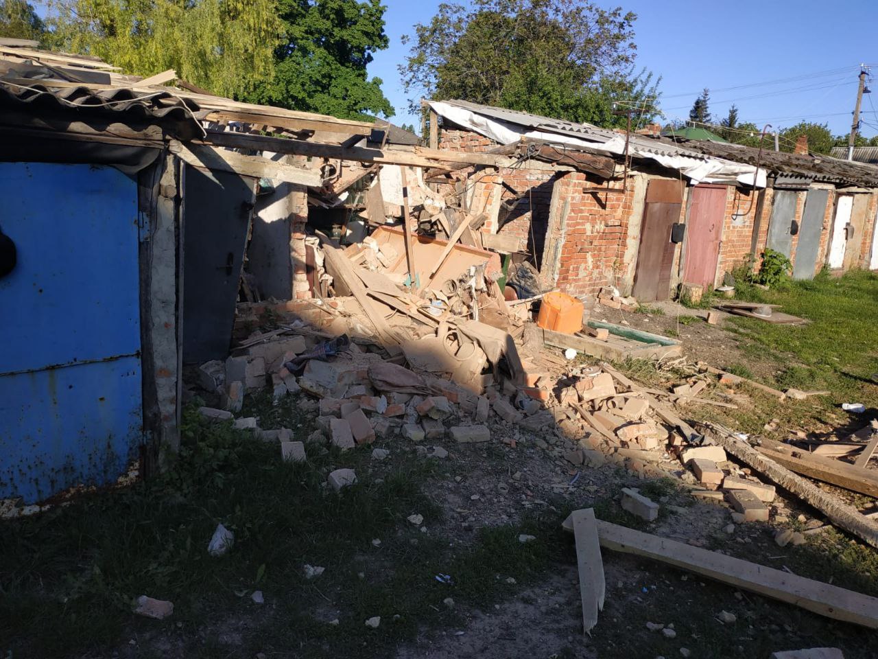 Армія рф двічі за суботу обстріляли прикордонне село на Харківщині