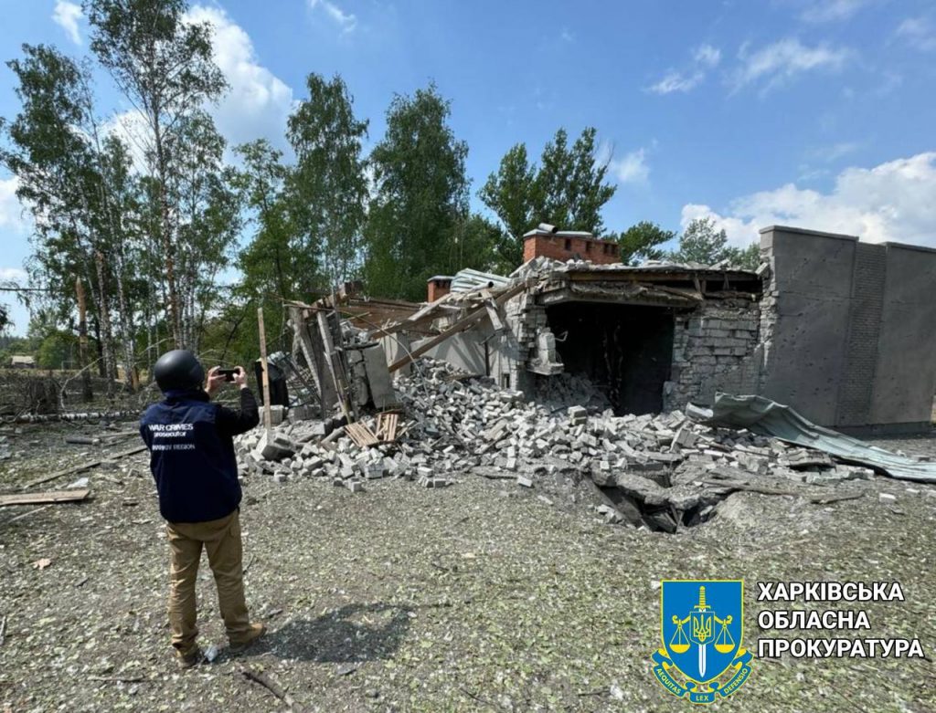 Один цивільний загинув, троє зазнали поранень під час обстрілів у Вовчанську 7