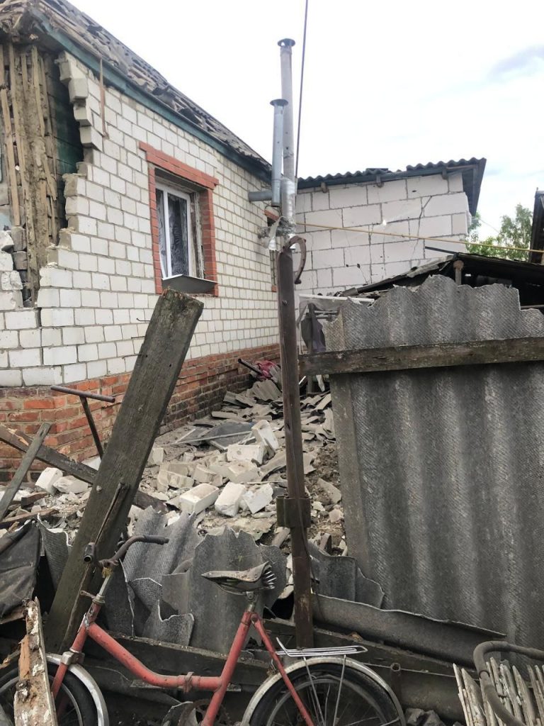 Окупанти обстріляли з артилерії село біля кордону з рф на Харківщині 11