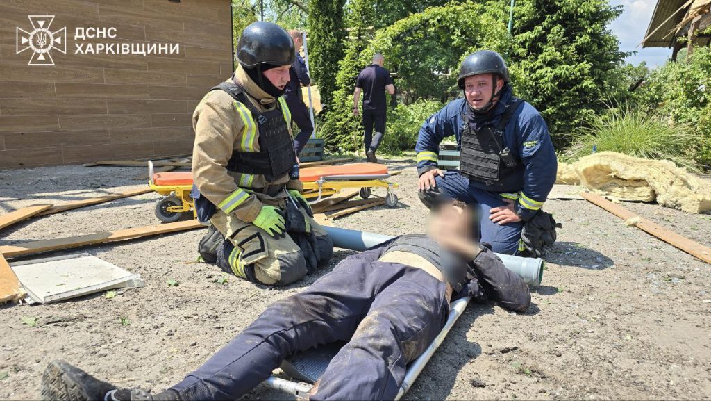 27 людей постраждали внаслідок обстрілу бази відпочинку під Харковом 9