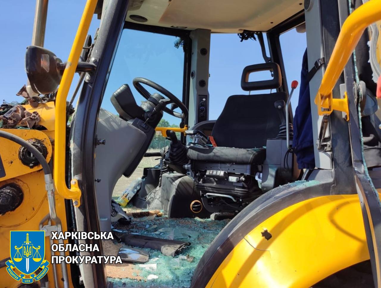 На Харківщині російський безпілотник влучив у трактор: водій в лікарні