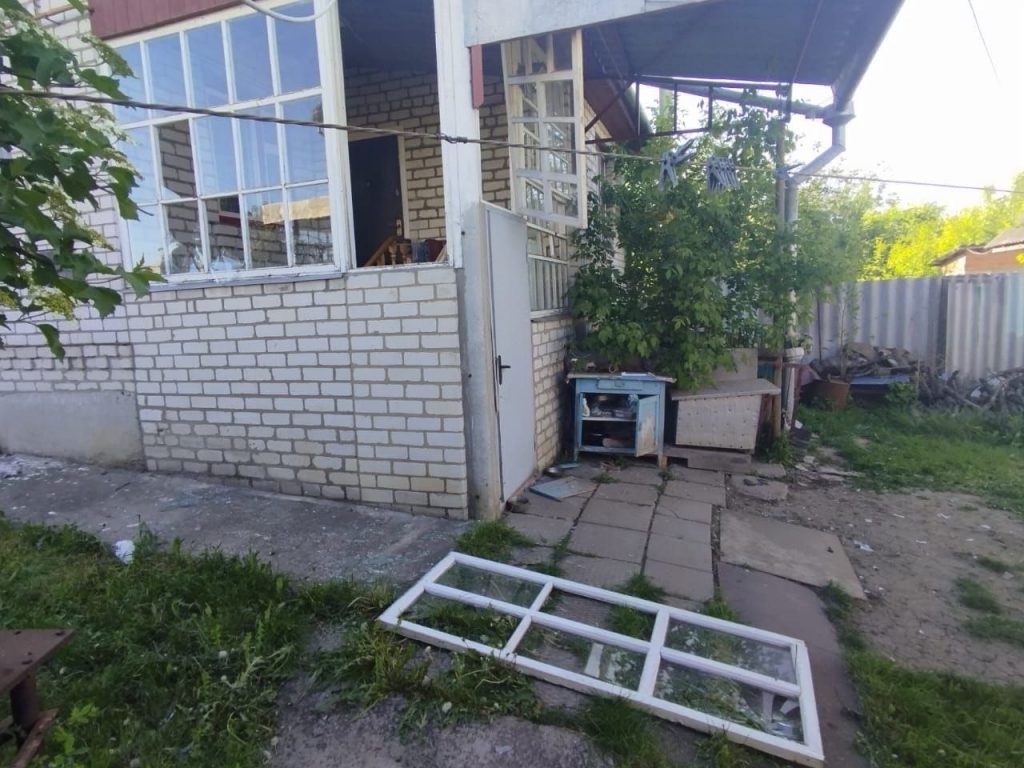 Окупанти вдарили дронами по прикордонному селу на Харківщині 7