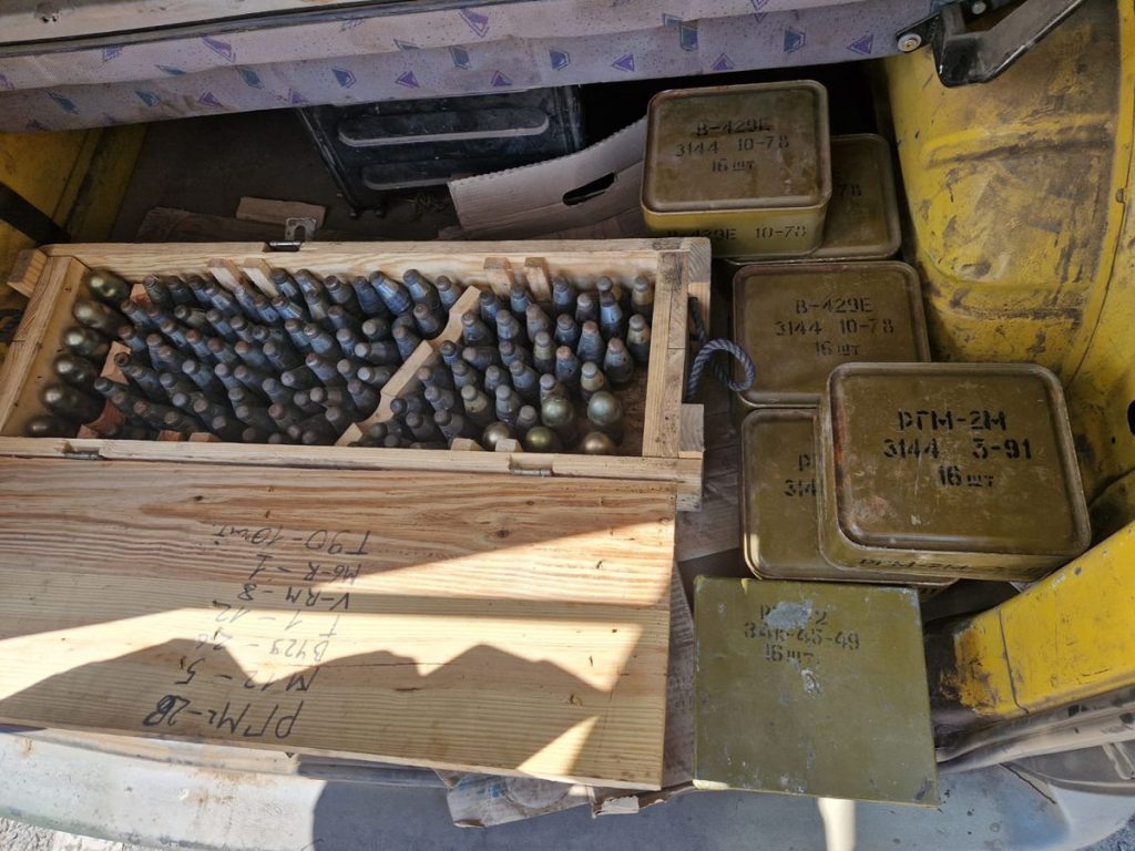 Пластид, тротил та гексоген: у Харкові на блокпосту в автівці знайшли 35 кг вибухівки 19