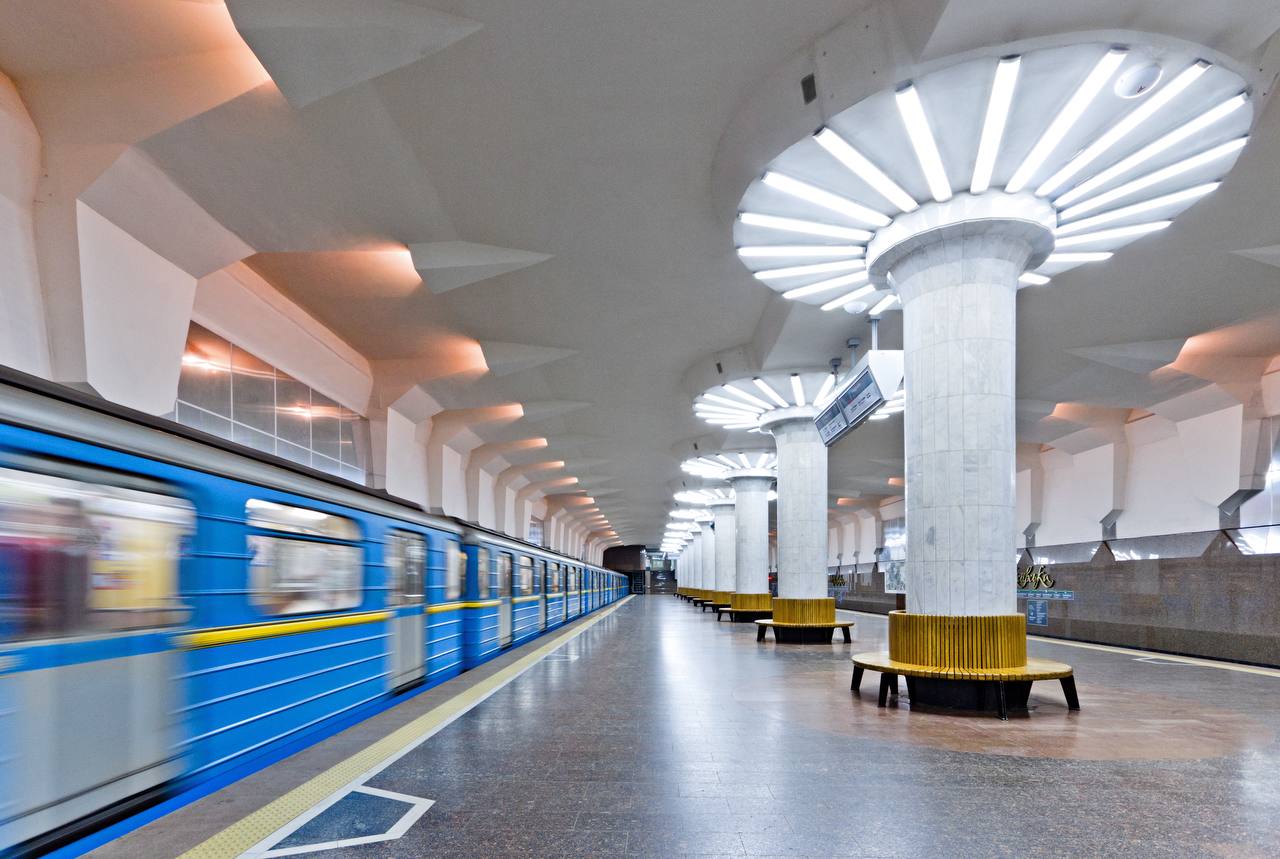 У Харкові відновили рух поїздів по Олексіївській лінії