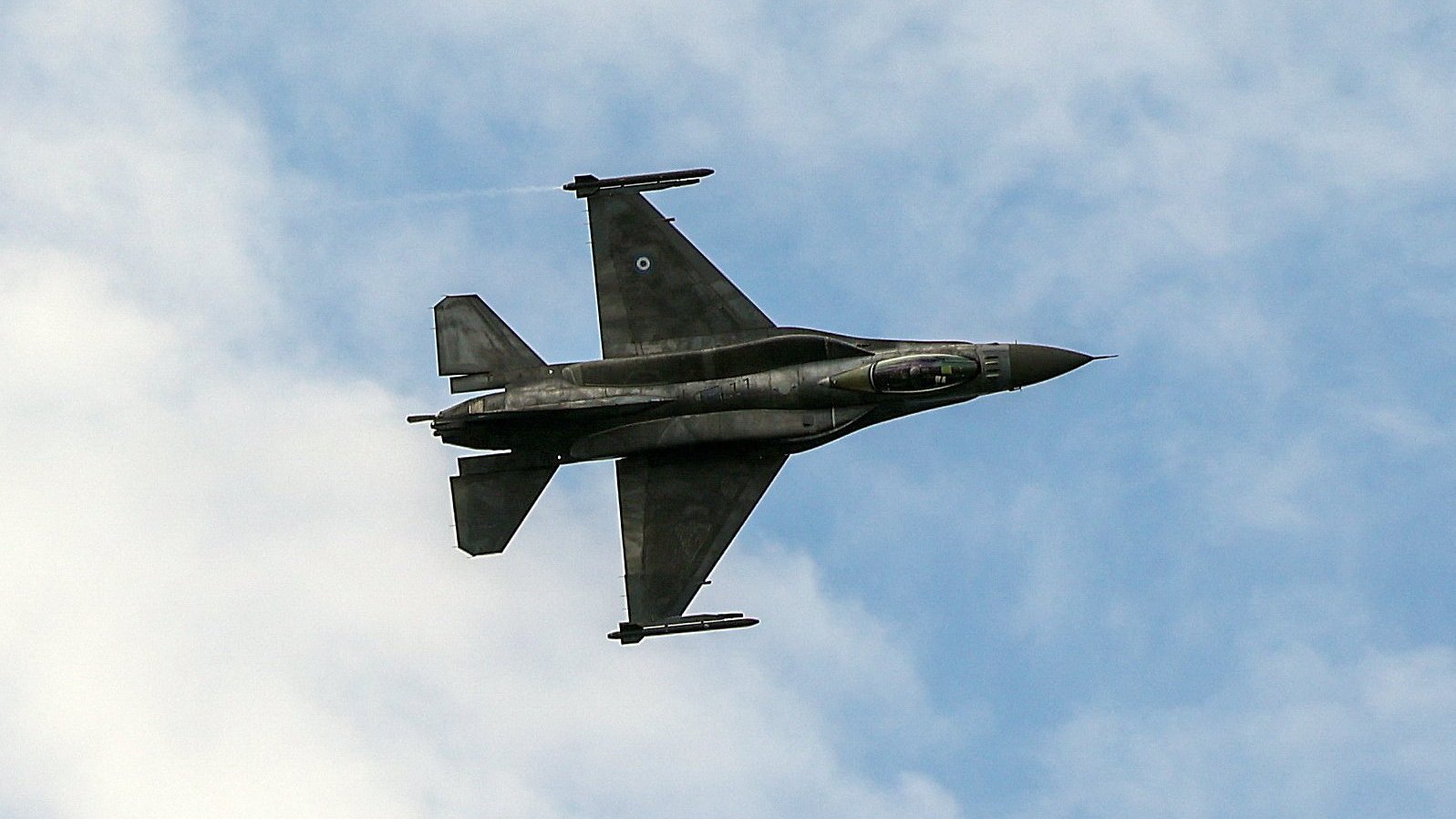 Нідерланди дозволили Україні бити по території рф своїми літаками F-16
