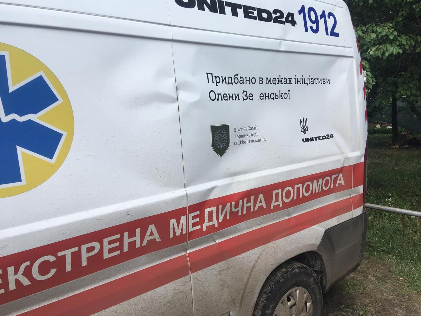 На Харківщині автівка «швидкої»  потрапила під обстріл окупантів